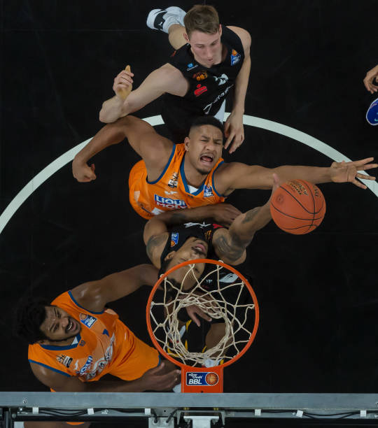 上观：伊万搞滕哈格式“赛后逆转”，华丽狡辩难掩甩锅本质.